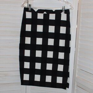 Banana republic black and white skirt Size 4